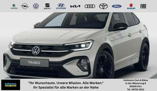 Schräge Frontansicht auf einen Volkswagen Taigo , freigestellt