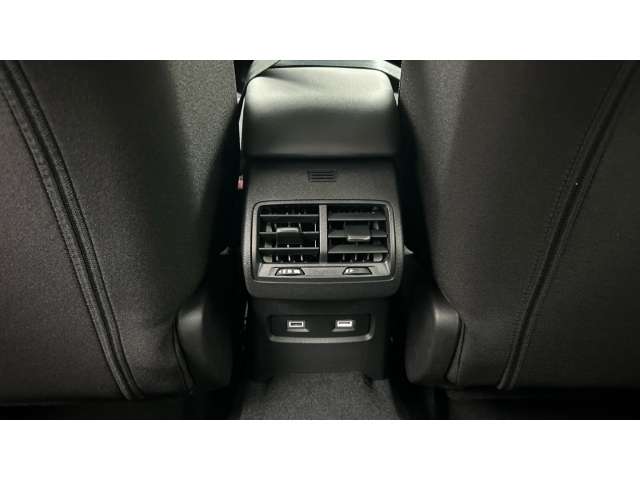 Fahrzeugbild eines Citroën ë-C4