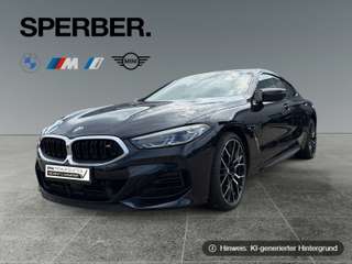 Schräge Frontansicht auf einen BMW 8er-Reihe , freigestellt