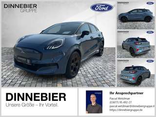 Schräge Frontansicht auf einen Ford Puma Gen-E , freigestellt