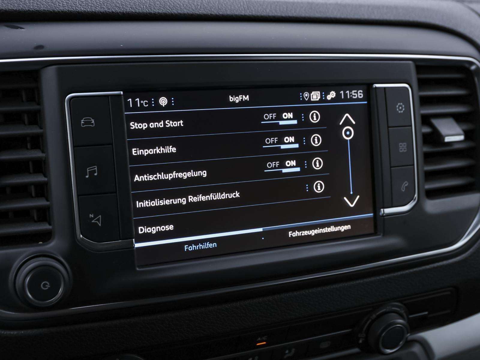 Fahrzeugbild eines Peugeot Traveller