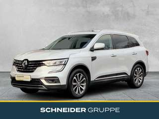 Schräge Frontansicht auf einen Renault Koleos , freigestellt