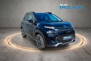 Schräge Frontansicht auf einen Citroën C3 Aircross , freigestellt