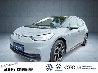 Schräge Frontansicht auf einen Volkswagen ID.3 , freigestellt