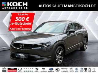 Schräge Frontansicht auf einen Mazda MX-30 , freigestellt