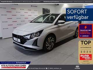 Schräge Frontansicht auf einen Hyundai i20 , freigestellt