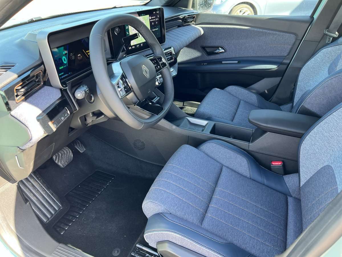 Fahrzeugbild eines Renault 4 E-TECH