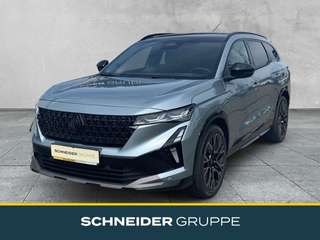 Schräge Frontansicht auf einen Renault Espace , freigestellt