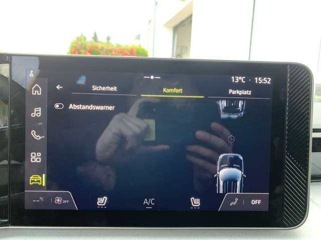 Fahrzeugbild eines Renault 4 E-TECH