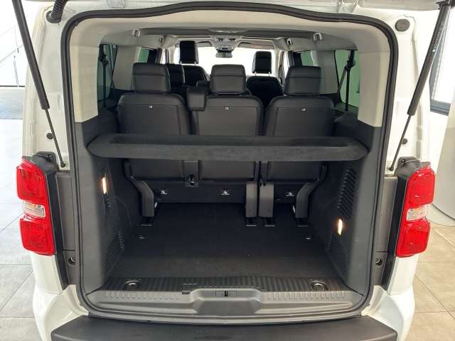 Fahrzeugbild eines Peugeot Traveller