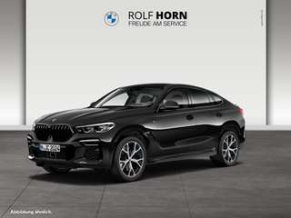 Schräge Frontansicht auf einen BMW X6 , freigestellt