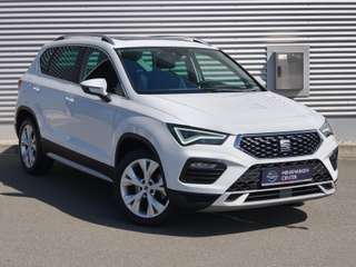 Schräge Frontansicht auf einen SEAT Ateca , freigestellt