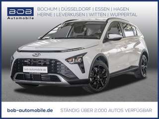 Schräge Frontansicht auf einen Hyundai Bayon , freigestellt