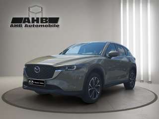 Schräge Frontansicht auf einen Mazda CX-5 , freigestellt