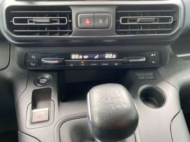 Fahrzeugbild eines Peugeot Rifter