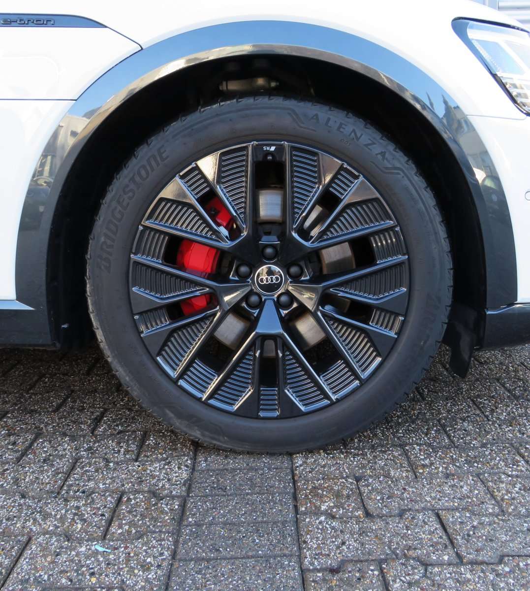 Fahrzeugbild eines Audi Q8 e-tron