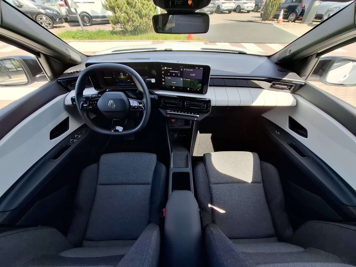 Fahrzeugbild eines Renault 4 E-TECH