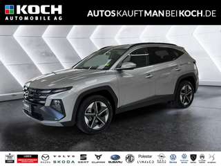 Schräge Frontansicht auf einen Hyundai Tucson , freigestellt
