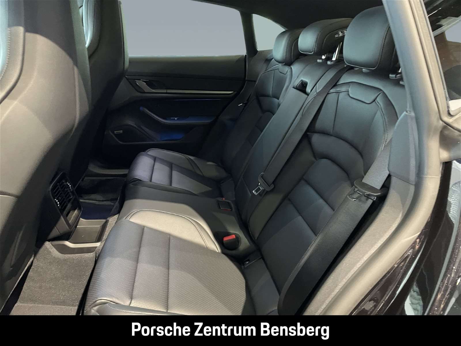 Fahrzeugbild eines Porsche Taycan