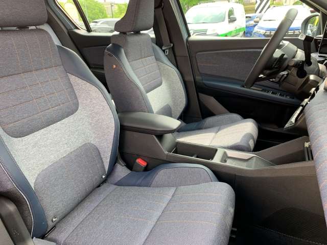 Fahrzeugbild eines Renault 4 E-TECH