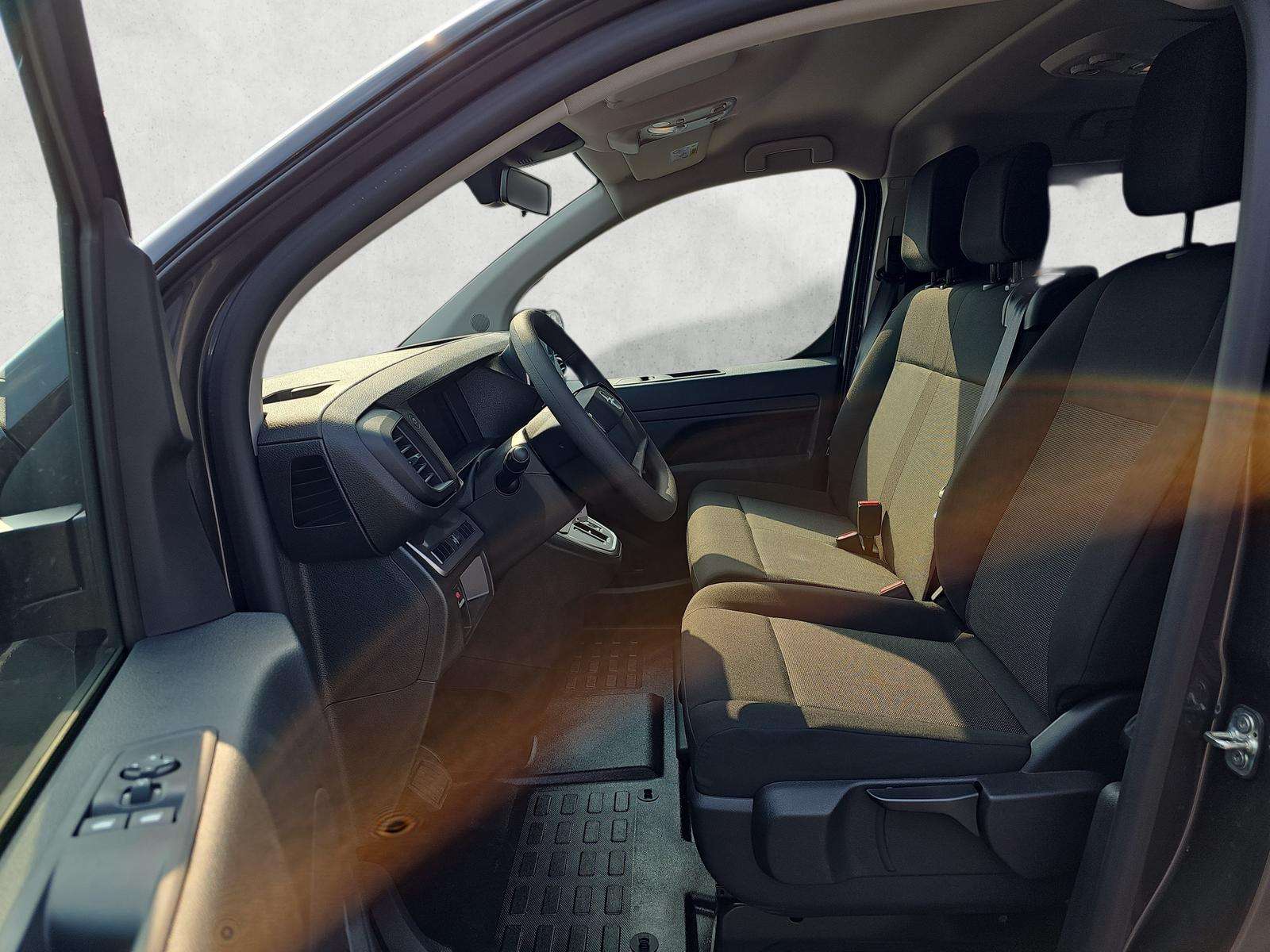 Fahrzeugbild eines Opel Vivaro