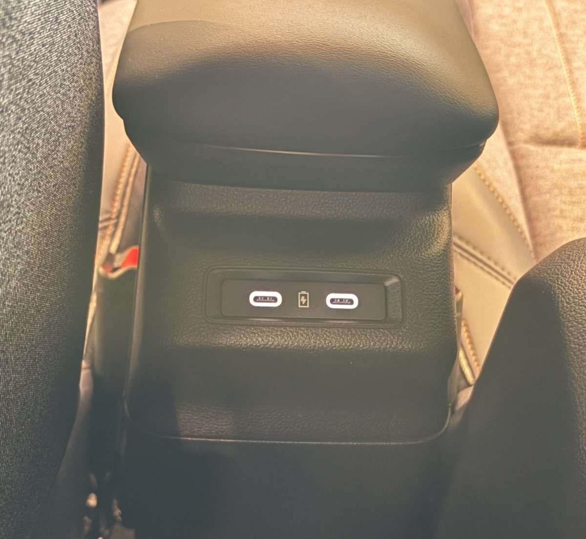 Fahrzeugbild eines Renault 4 E-TECH