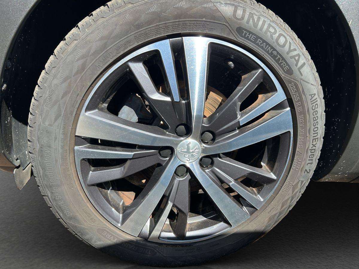 Fahrzeugbild eines Peugeot 5008
