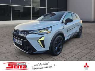 Schräge Frontansicht auf einen Mitsubishi Grandis , freigestellt