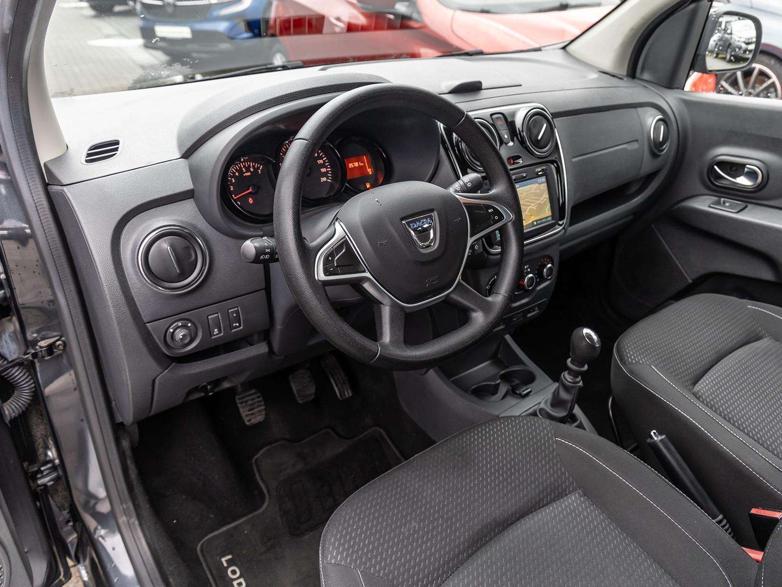 Fahrzeugbild eines Dacia Lodgy