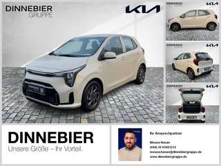 Schräge Frontansicht auf einen Kia Picanto , freigestellt