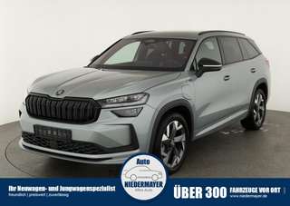 Schräge Frontansicht auf einen Skoda Kodiaq , freigestellt