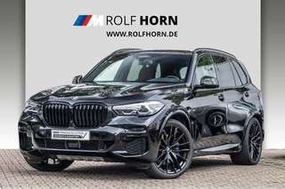 Schräge Frontansicht auf einen BMW X5 , freigestellt