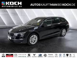 Schräge Frontansicht auf einen Skoda Octavia , freigestellt