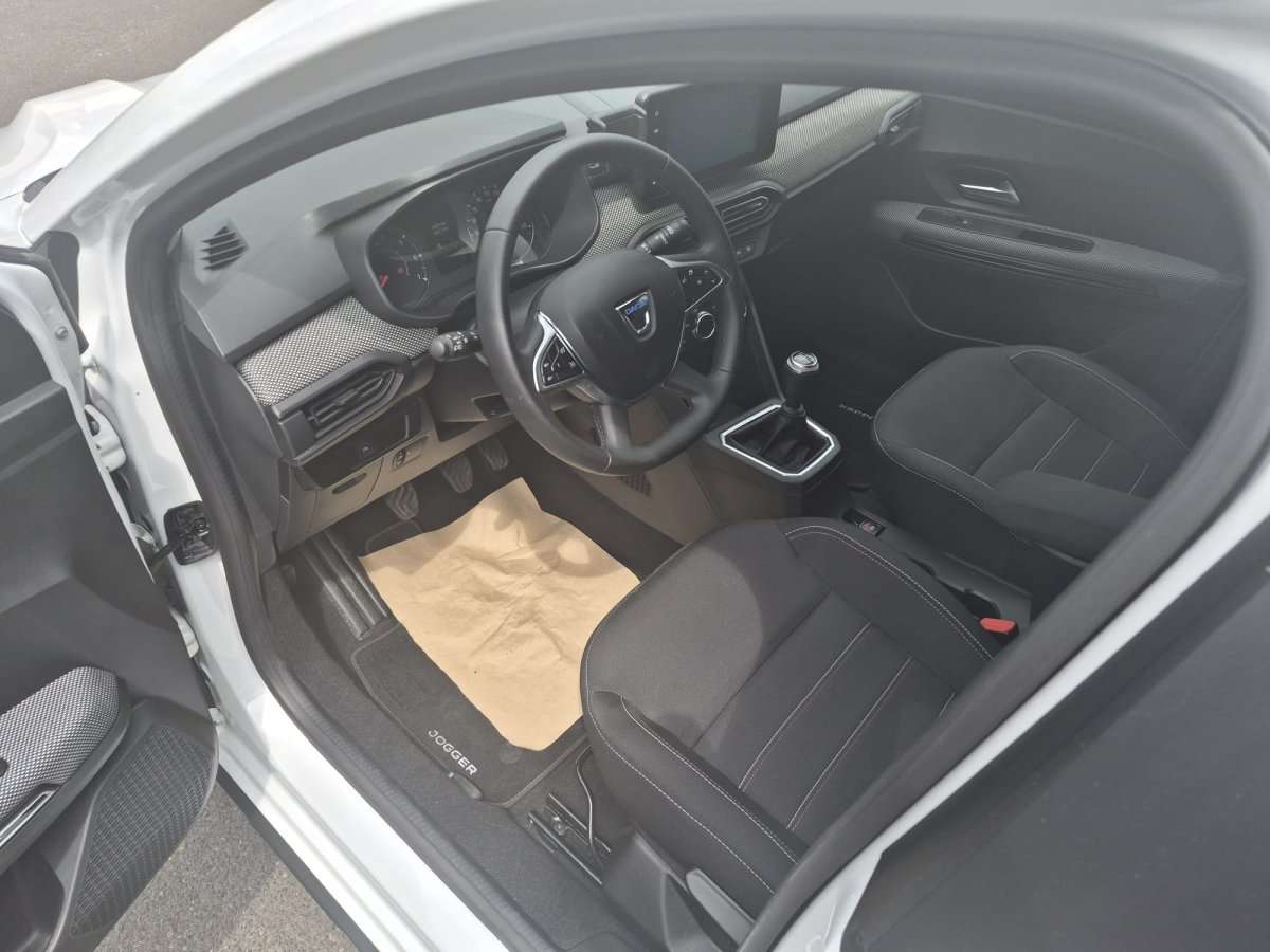 Fahrzeugbild eines Dacia Jogger