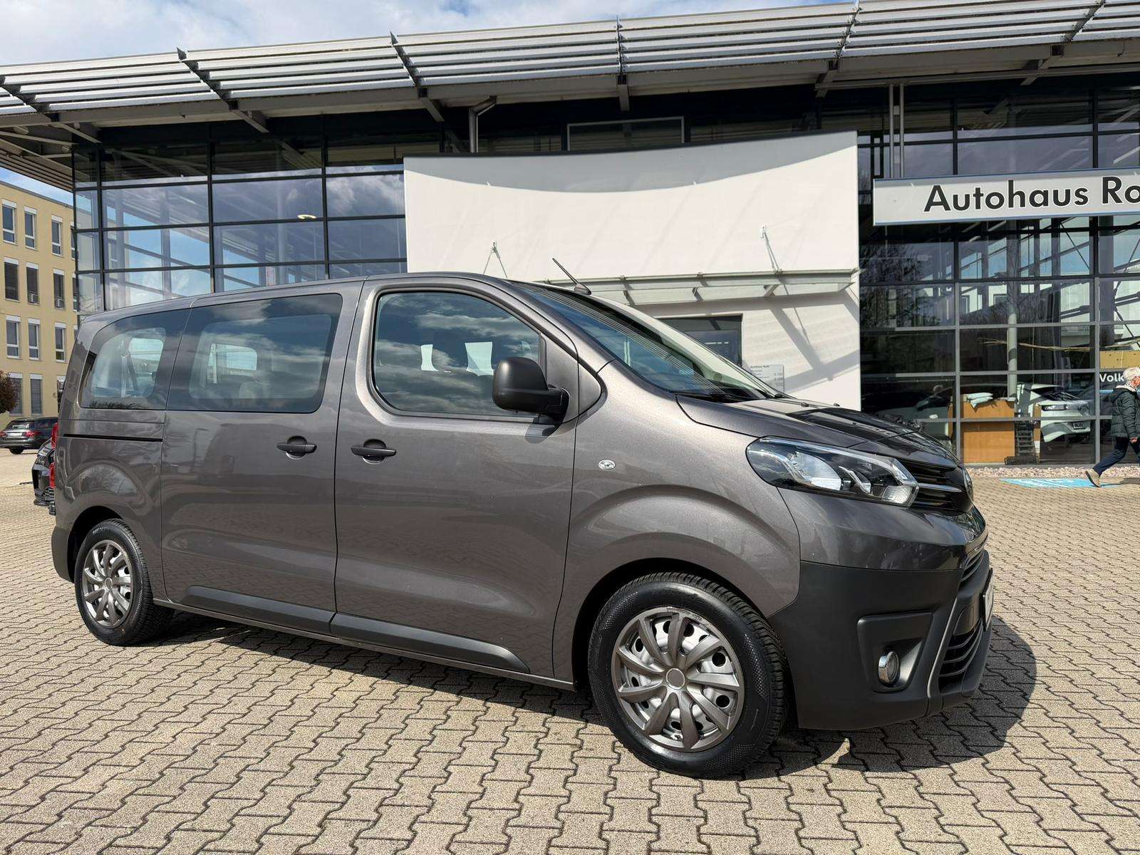 Fahrzeugbild eines Toyota Proace