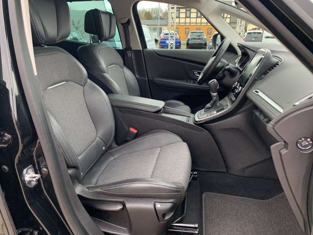 Fahrzeugbild eines Renault Grand Scénic