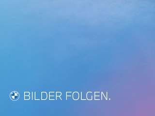 Schräge Frontansicht auf einen BMW iX1 , freigestellt