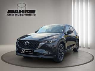 Schräge Frontansicht auf einen Mazda CX-5 , freigestellt