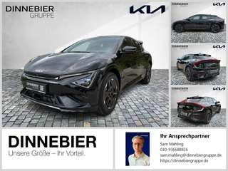 Schräge Frontansicht auf einen Kia EV6 , freigestellt