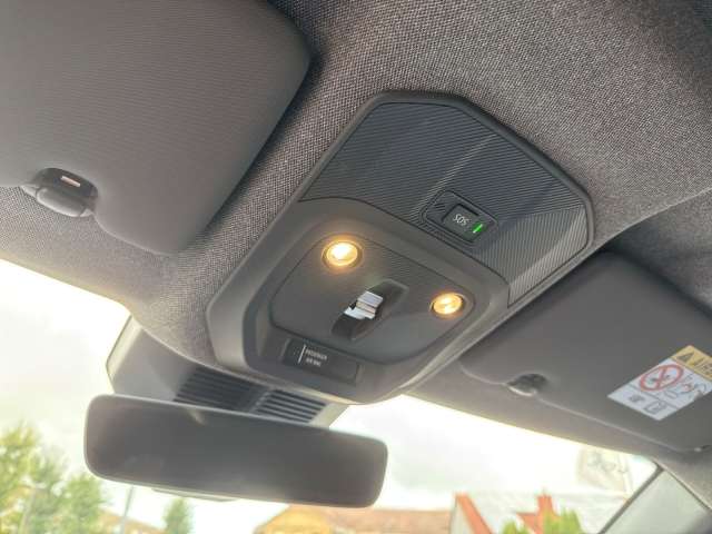 Fahrzeugbild eines Renault 4 E-TECH