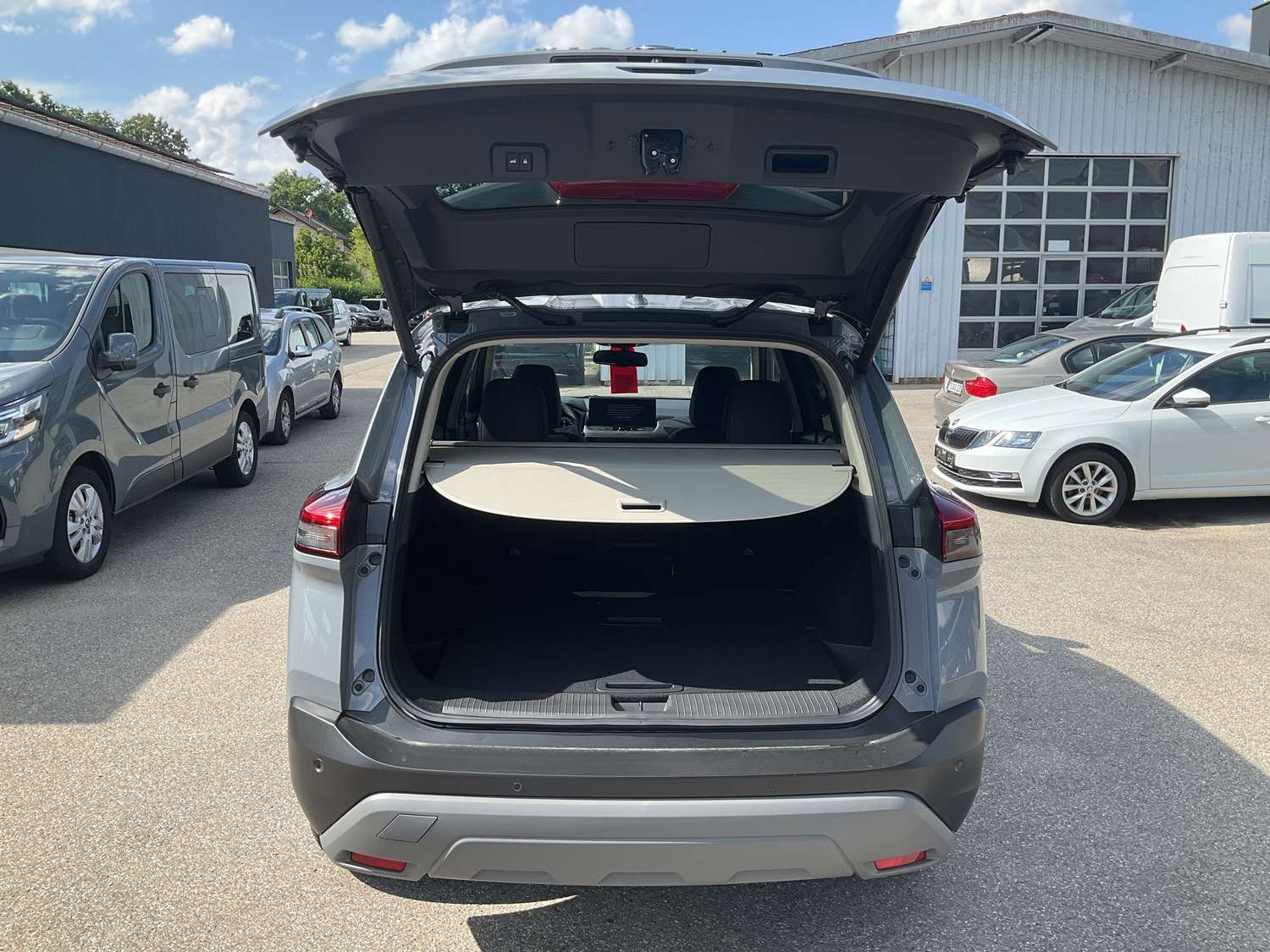 Fahrzeugbild eines Nissan X-TRAIL