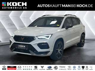 Schräge Frontansicht auf einen CUPRA Ateca , freigestellt