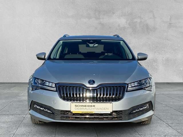 Fahrzeugbild eines Skoda Superb