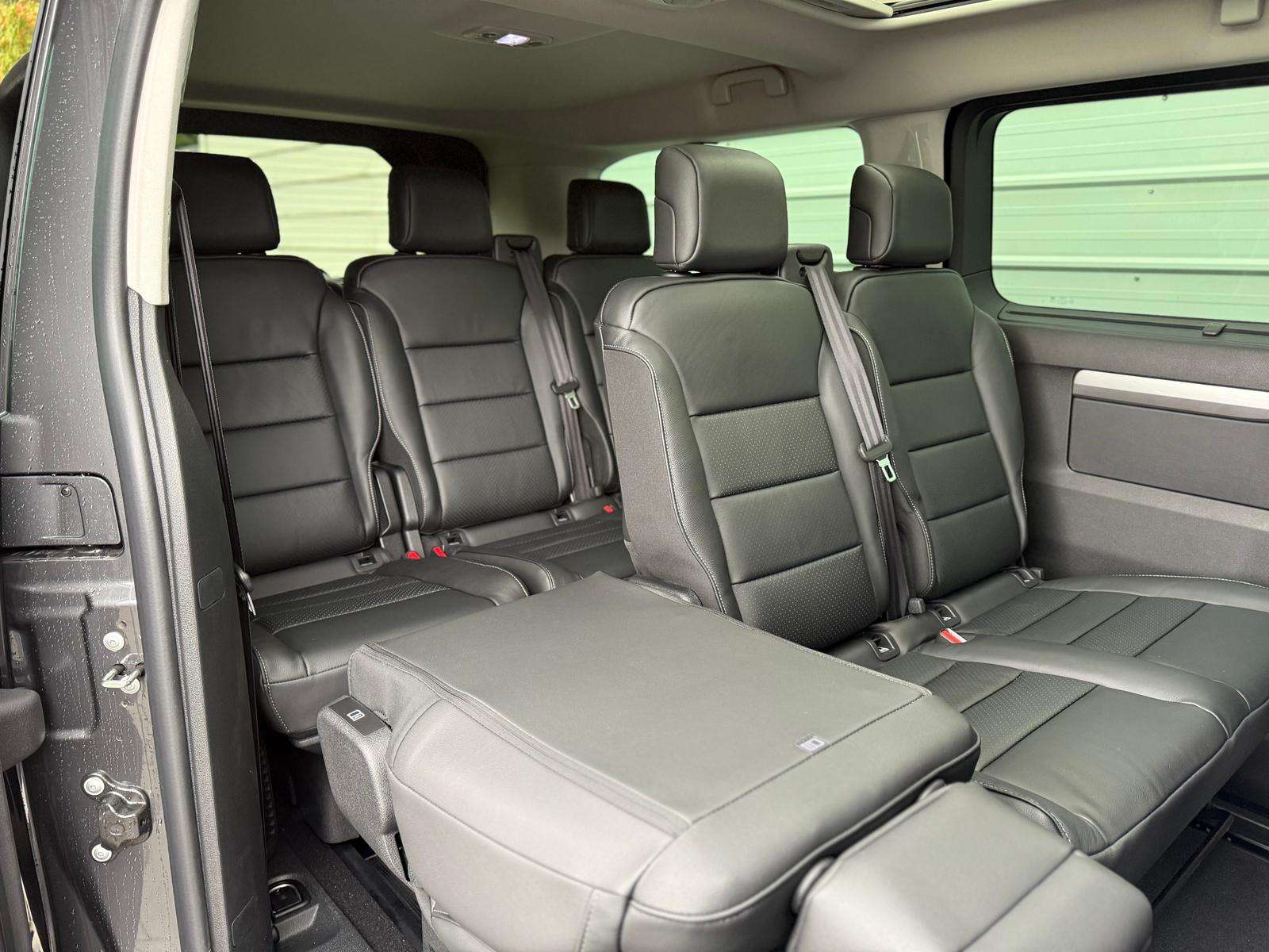 Fahrzeugbild eines Peugeot Traveller