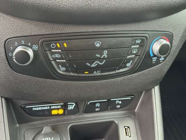 Fahrzeugbild eines Ford Transit Courier