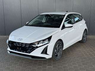 Schräge Frontansicht auf einen Hyundai i20 , freigestellt