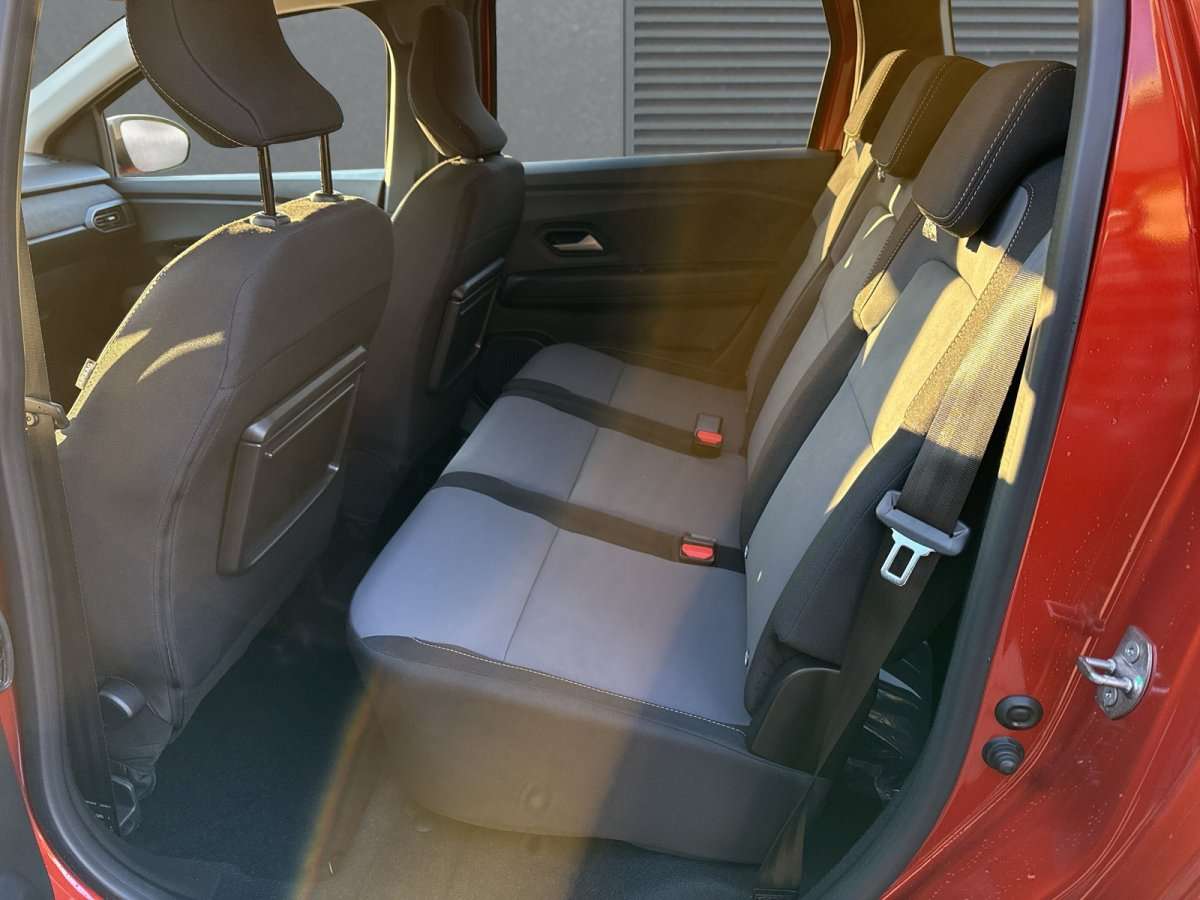 Fahrzeugbild eines Dacia Jogger