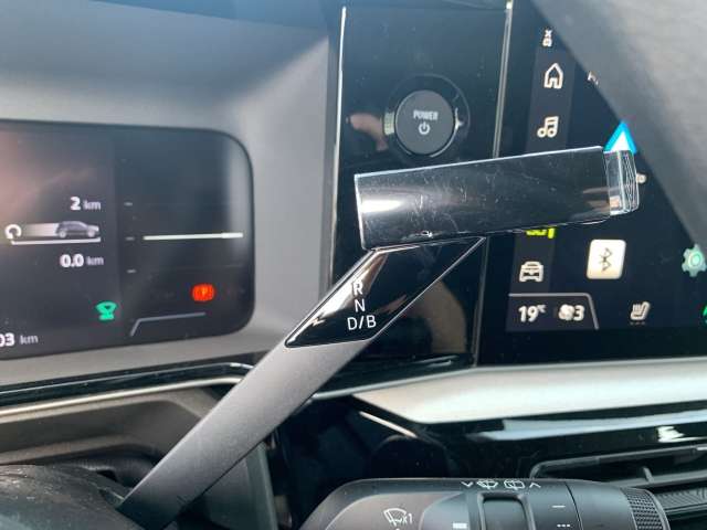 Fahrzeugbild eines Renault 4 E-TECH