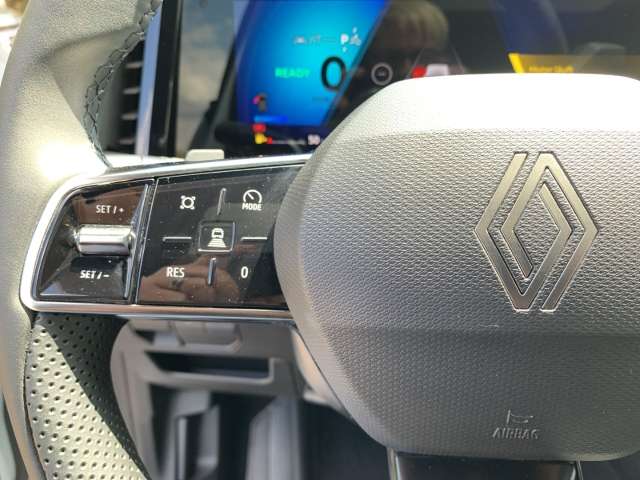 Fahrzeugbild eines Renault Rafale