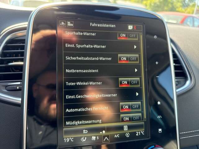 Fahrzeugbild eines Renault Grand Scénic